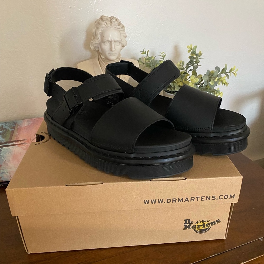 NIB Dr. Martens Voss Hydro Leather Sandals